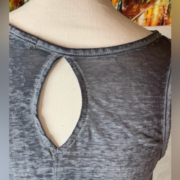Maurice’s Women’s Small Sleeveless California Gray Hi Low Tank Top - Picture 5 of 11